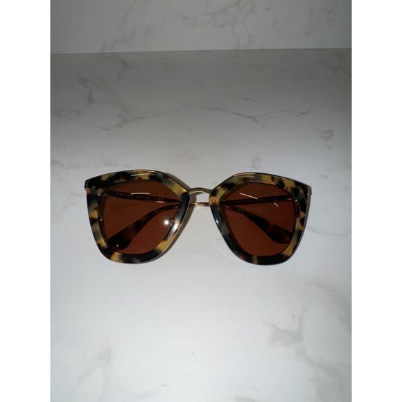 Prada Tortoise Cat Eye Sunglasses - Excellent Condition - Picture 6 of 6